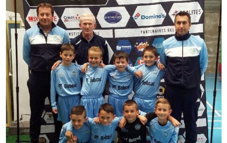 LES U9 JUSTE DERRIERE LES GROS...